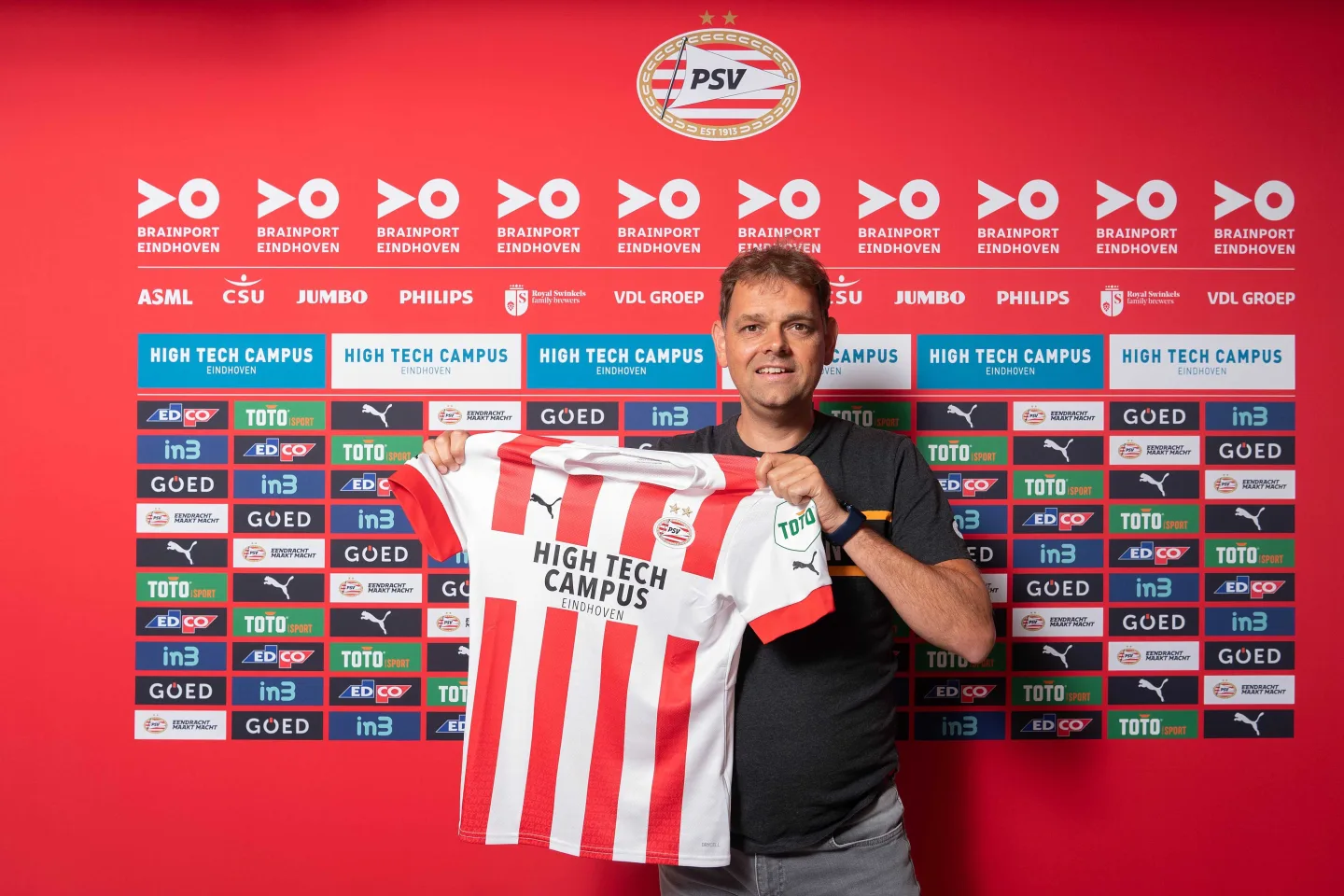 Ronnie Couwenberg bij PSV in Eindhoven, waar hij met PSV Vrouwen de +1 prestatiefilosofie ontwikkelde.